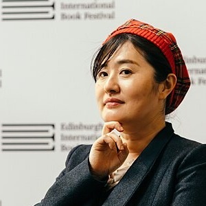 Asako Yuzuki, Japanese author
